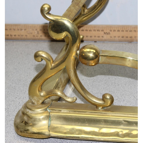 71 - A large Art Nouveau brass fire fender, appro 127cm wide