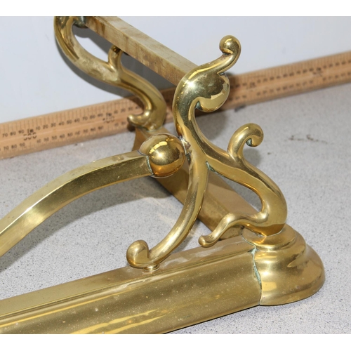 71 - A large Art Nouveau brass fire fender, appro 127cm wide