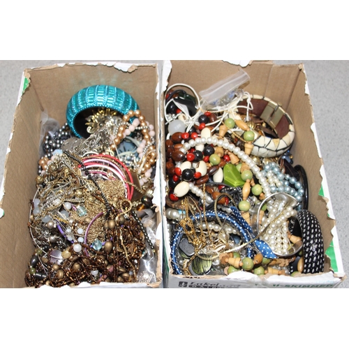 1125 - Large qty of assorted costume jewellery, approx 4.9kg gross (2 boxes)