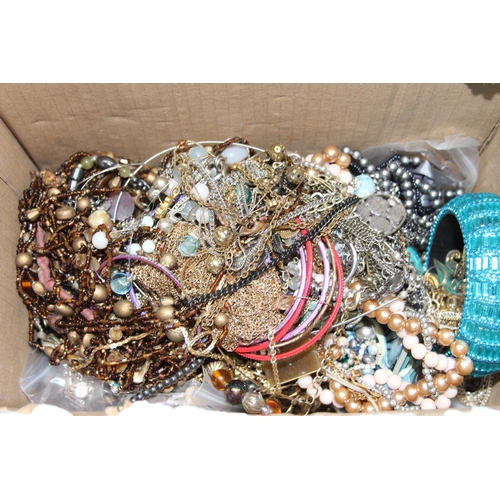 1125 - Large qty of assorted costume jewellery, approx 4.9kg gross (2 boxes)