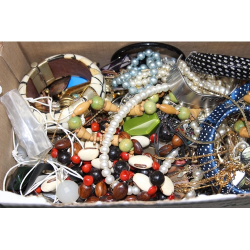 1125 - Large qty of assorted costume jewellery, approx 4.9kg gross (2 boxes)