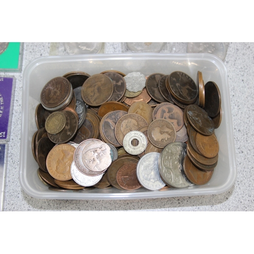 1212 - Qty of assorted mixed world and British coins, approx 2.2kg gross