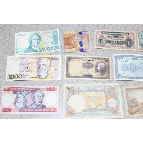 1213 - Qty of mixed world banknotes