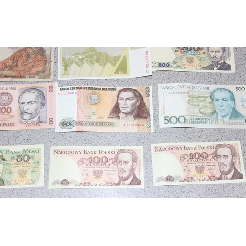 1213 - Qty of mixed world banknotes