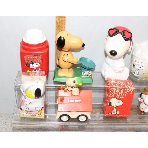 1559 - Qty of Snoopy models & other related memorabilia