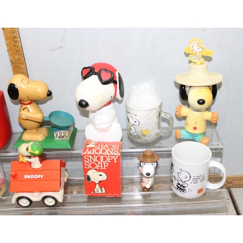 1559 - Qty of Snoopy models & other related memorabilia