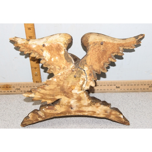 1774 - An antique carved giltwood frieze of an eagle, possibly from a mirror frame, approx 35cm wingspan