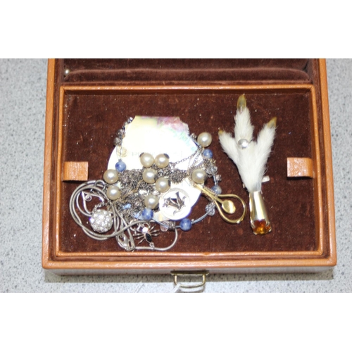 1122 - Vintage leather jewellery box and contents to inc silver