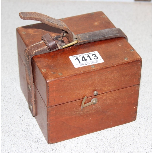 1413 - A vintage wooden cased compass, likely military but seemingly unmarked, stamped date to lid 1933 ins... 