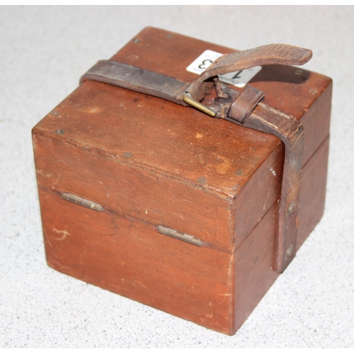 1413 - A vintage wooden cased compass, likely military but seemingly unmarked, stamped date to lid 1933 ins... 