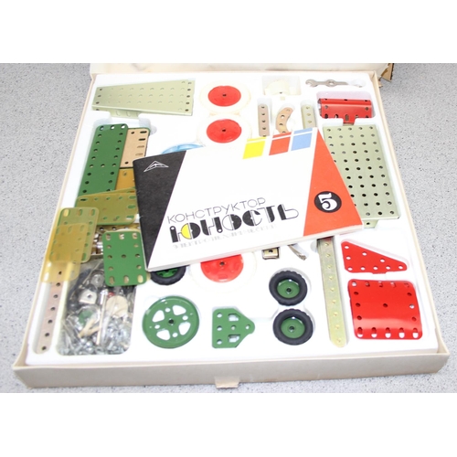 1528 - A rare vintage Russian/ Soviet era Meccano style construction kit in box