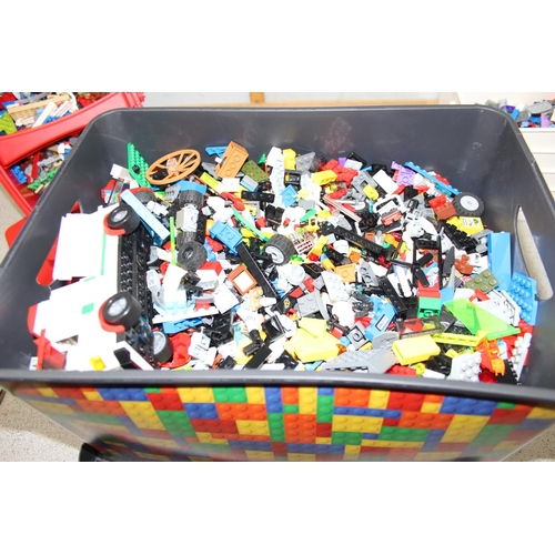 1532 - Large qty of assorted mixed Lego, many vehicle pieces etc, approx 7.8kg gross