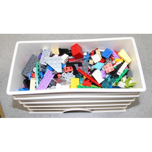 1532 - Large qty of assorted mixed Lego, many vehicle pieces etc, approx 7.8kg gross