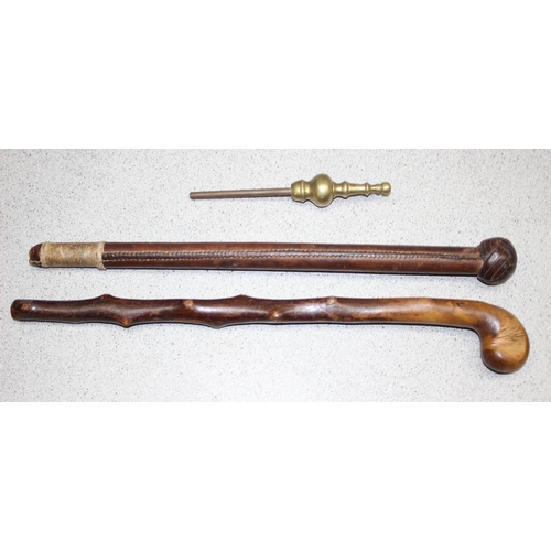 1763 - Vintage bowler hat, 2 wooden sticks and a brass tiller handle (4)