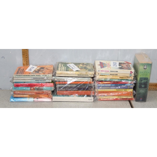 504 - Mixed lot of books to include 22 Hardy Boys, Tolkien & Roald Dahl