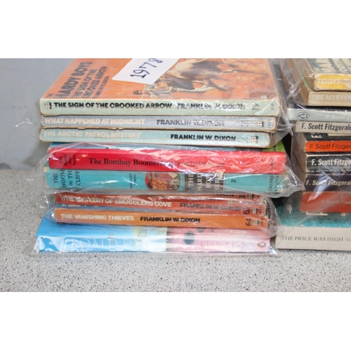 504 - Mixed lot of books to include 22 Hardy Boys, Tolkien & Roald Dahl