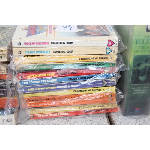 504 - Mixed lot of books to include 22 Hardy Boys, Tolkien & Roald Dahl