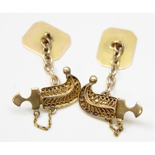 1144 - A pair of high carat gold Middle Eastern cufflinks formed as a pair of Jambiya daggers with filigree... 