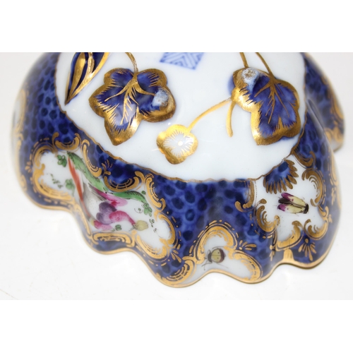 1640 - A rare 18th century Dr Wall period Worcester cup decorated with exotic birds and insects, square sea... 