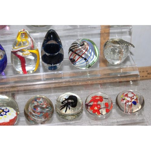 1788 - 32 assorted glass paperweights to inc Wedgwood