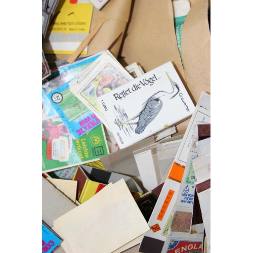 519 - A large qty of assorted vintage advertising match boxes, many hundreds