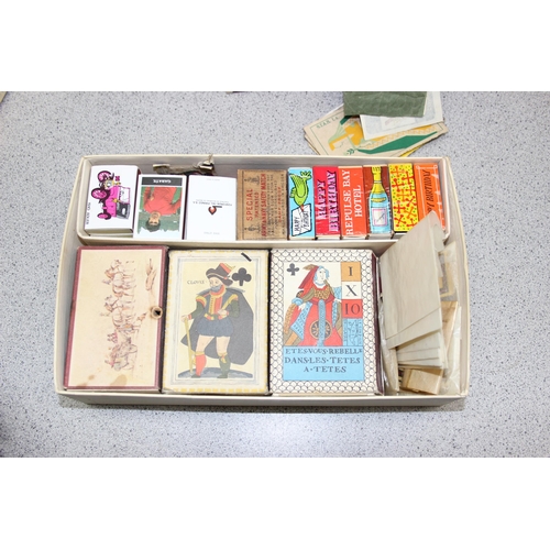 520 - A large qty of assorted vintage advertising match boxes, many hundreds