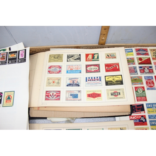 522 - A large qty of assorted vintage advertising match boxes in albums, many hundreds