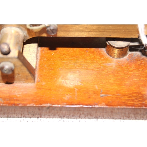 655 - A vintage wooden and brass Morse code key, the wooden base stamped ACC