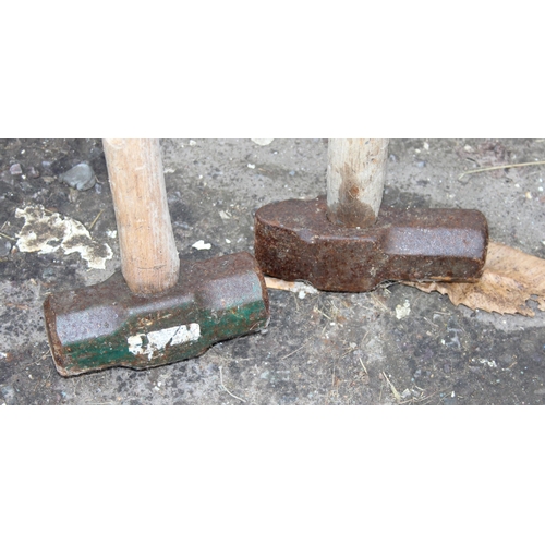 813 - 2 sledge hammers