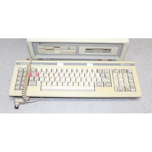 1569 - A vintage Amstrad PC1640DD personal computer, with a PC-MD monitor & PC1640 keyboard