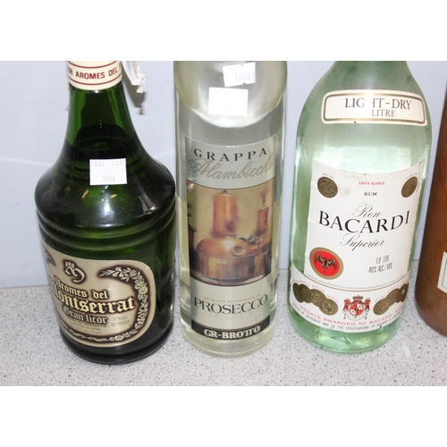 1669 - Mixed lot of vintage alcohol to include Gran Marnier, Bacardi & a bottle of Saint Amour red wine