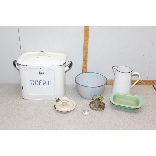 1764 - Qty of assorted vintage enamelware