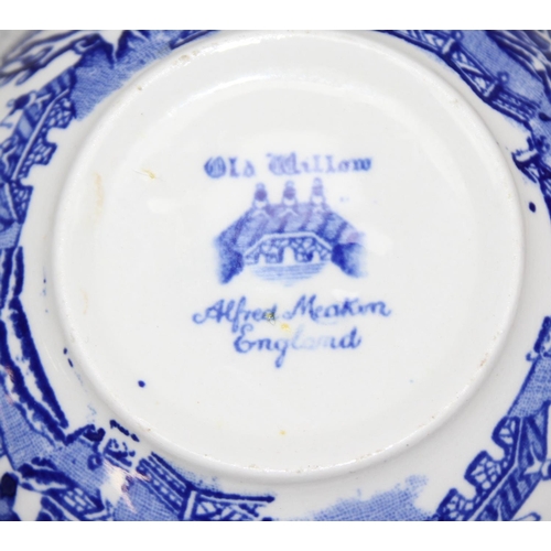 1848 - Qty of vintage blue and white china to include rolling pin in the style of Spode, Old Willow Pattern... 