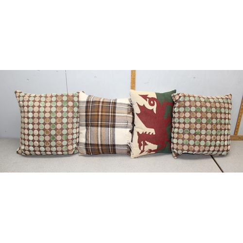 208 - Qty of 8 assorted cushions