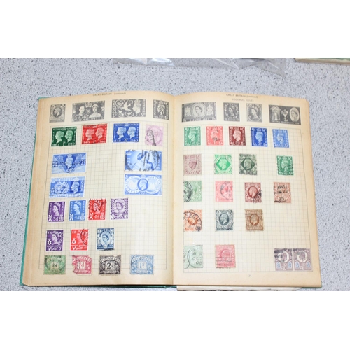 535 - 2 cigarette card albums and contents, Players George VI & Wills's Dogs, and qty of assorted vintage ... 