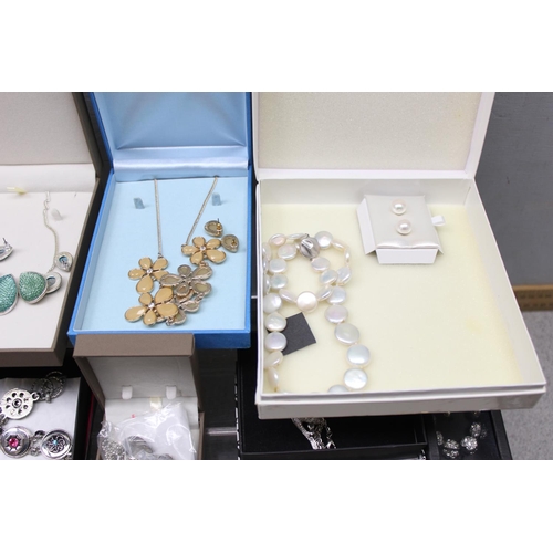 1147 - Quantity of costume jewellery, all mainly boxed