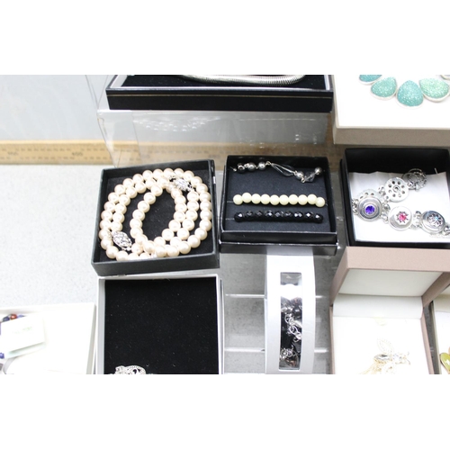 1147 - Quantity of costume jewellery, all mainly boxed