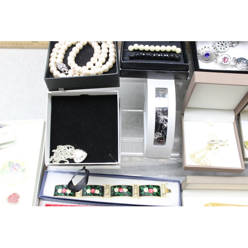 1147 - Quantity of costume jewellery, all mainly boxed