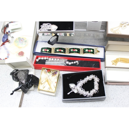 1147 - Quantity of costume jewellery, all mainly boxed