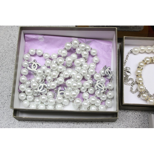 1149 - Quantity of costume jewellery to include mainly Honora pieces