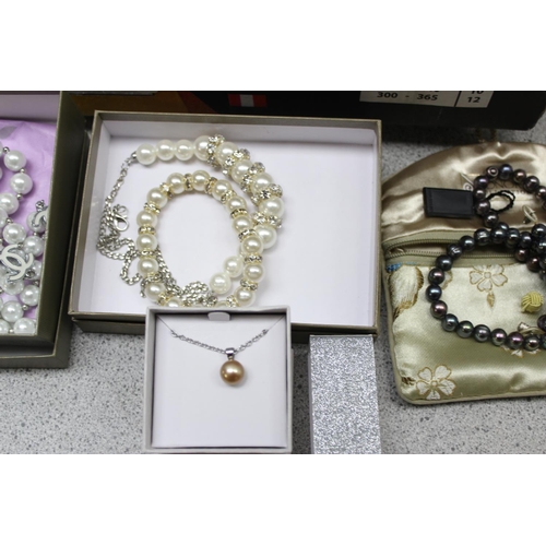 1149 - Quantity of costume jewellery to include mainly Honora pieces