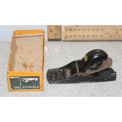 828 - Vintage Stanley 102 wood plane in box