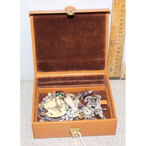 1122 - Vintage leather jewellery box and contents to inc silver