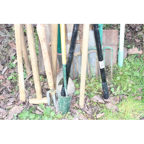 326 - Qty of garden tools