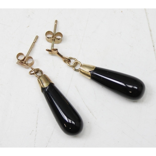 1159 - A pair of 9ct gold mounted and black glass pendant drop earrings, in box