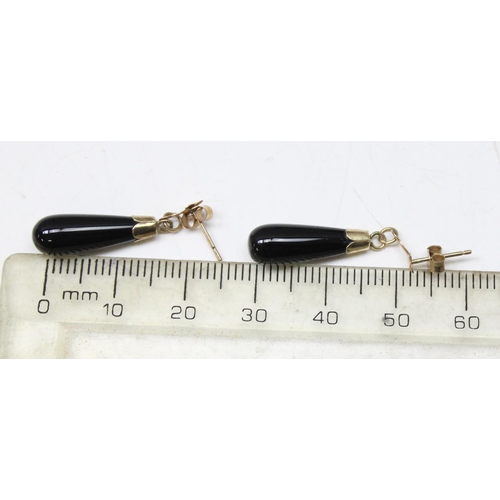 1159 - A pair of 9ct gold mounted and black glass pendant drop earrings, in box