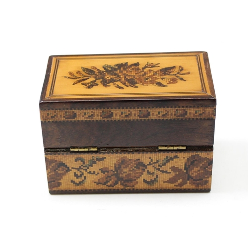 1675 - A Victorian Tunbridgeware box with 2 compartments, inlaid to all sides with floral motifs, base with... 