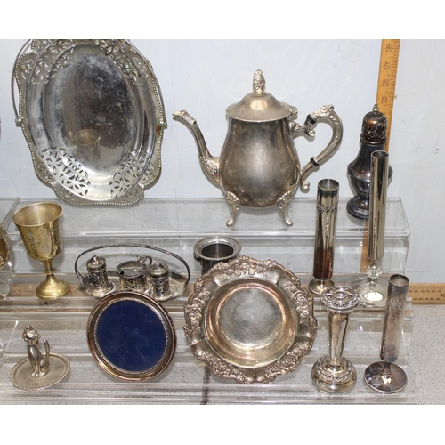 1057 - Large qty of assorted silver plate and other metalware, approx 6.5kg gross