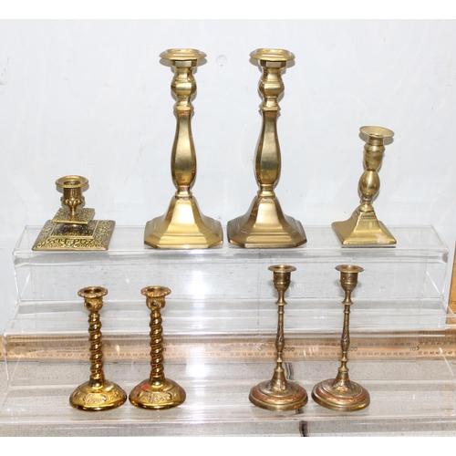 1870 - Qty of assorted antique and later brass candlesticks