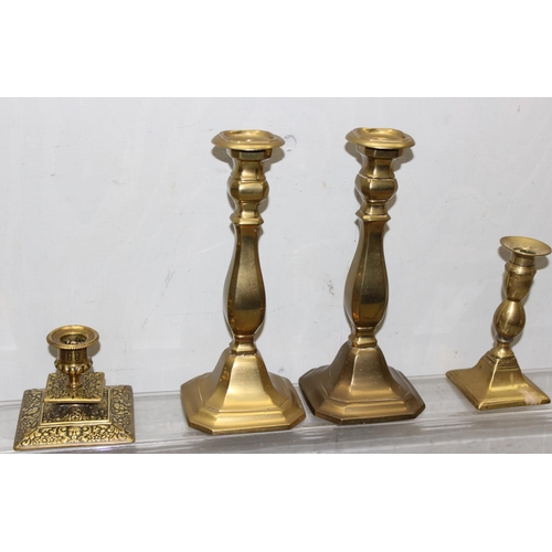 1870 - Qty of assorted antique and later brass candlesticks